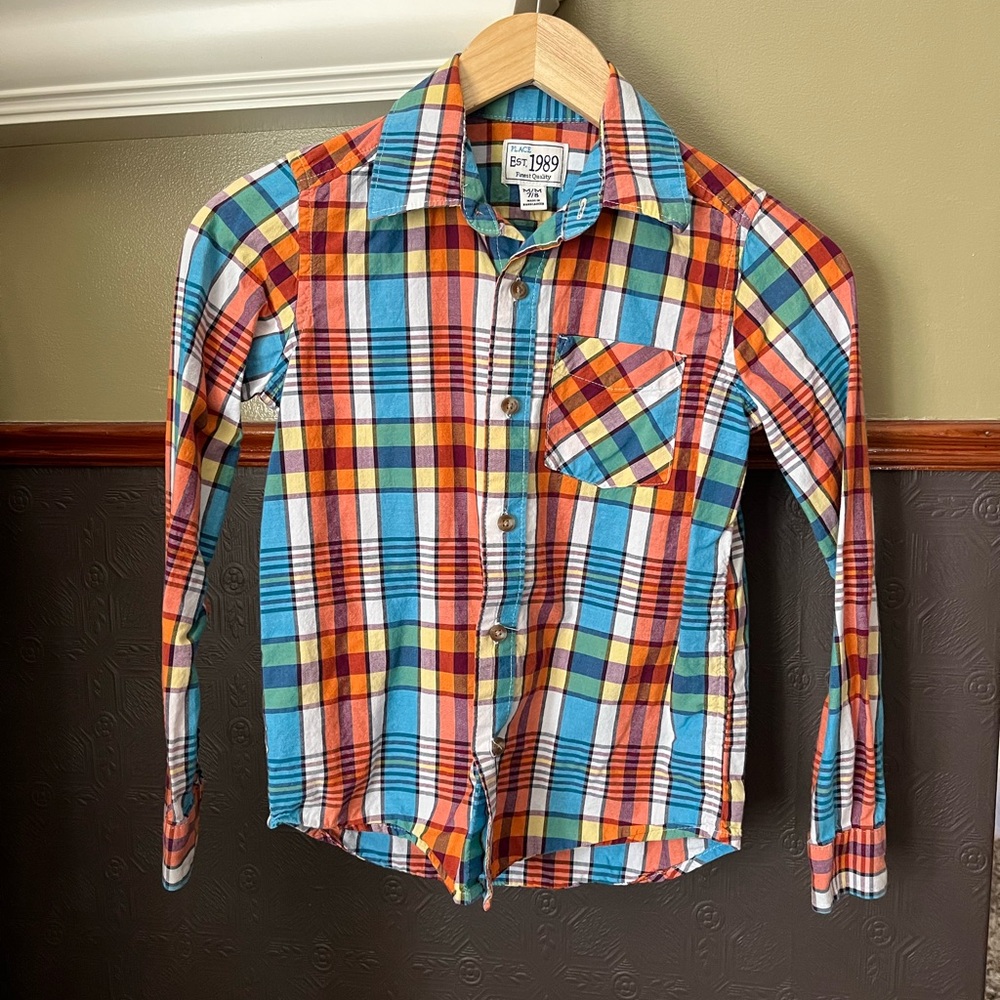 Children’s Place Size 7/8 Plaid long, sleeve button-down shirt, EUC